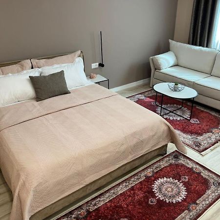 Smart Home , Lovely Apartment In Тирана Екстер'єр фото