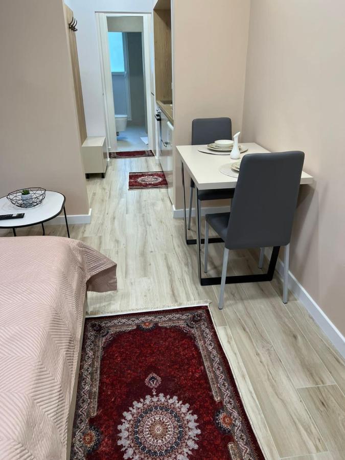 Smart Home , Lovely Apartment In Тирана Екстер'єр фото